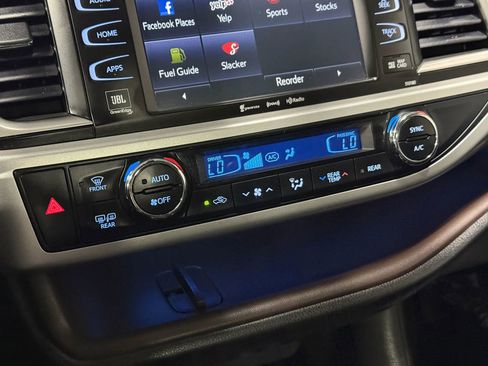Used 2017 Toyota Highlander Limited Platinum image 38