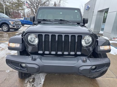Used 2021 Jeep Wrangler Unlimited Sahara image 32