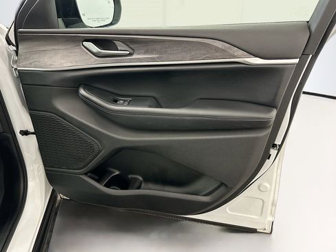 Used 2024 Jeep Grand Cherokee L Limited w/ Luxury Tech Group II image 36