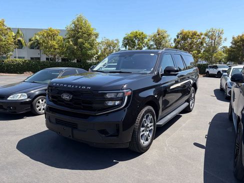 Used 2025 Ford Expedition Max Active AWD/4WD image 1