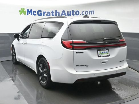 Used 2024 Chrysler Pacifica Limited w/ S Appearance Package image 23