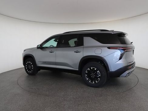 Used 2025 Chevrolet Traverse Z71 w/ Enhanced Driving Package image 9