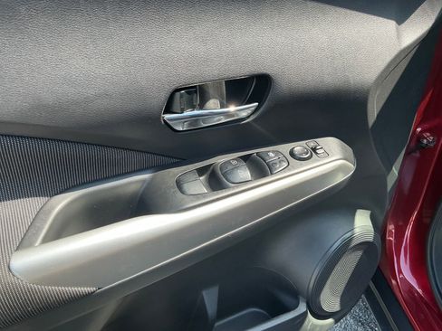Used 2020 Nissan Kicks SV FWD image 11