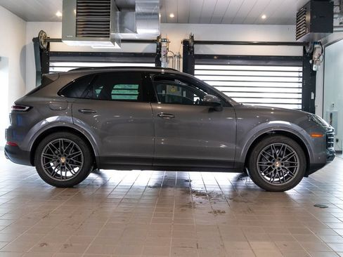 Certified 2025 Porsche Cayenne AWD/4WD image 11