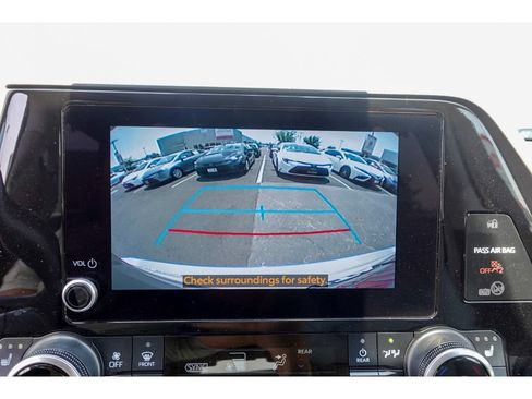 Used 2023 Toyota Highlander XLE FWD image 23