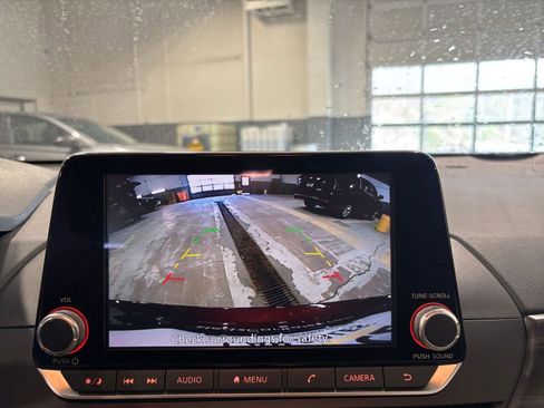 Used 2025 Nissan Altima 2.5 SV FWD image 25