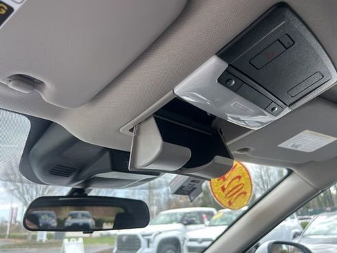 Used 2024 Nissan Rogue SV image 29