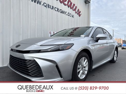 Used 2025 Toyota Camry LE image 7