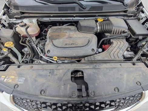 Used 2023 Chrysler Pacifica Touring-L FWD image 18