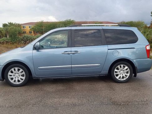 Used 2010 Kia Sedona EX w/ Luxury Pkg FWD image 1