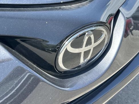 Used 2018 Toyota RAV4 XLE AWD/4WD image 5