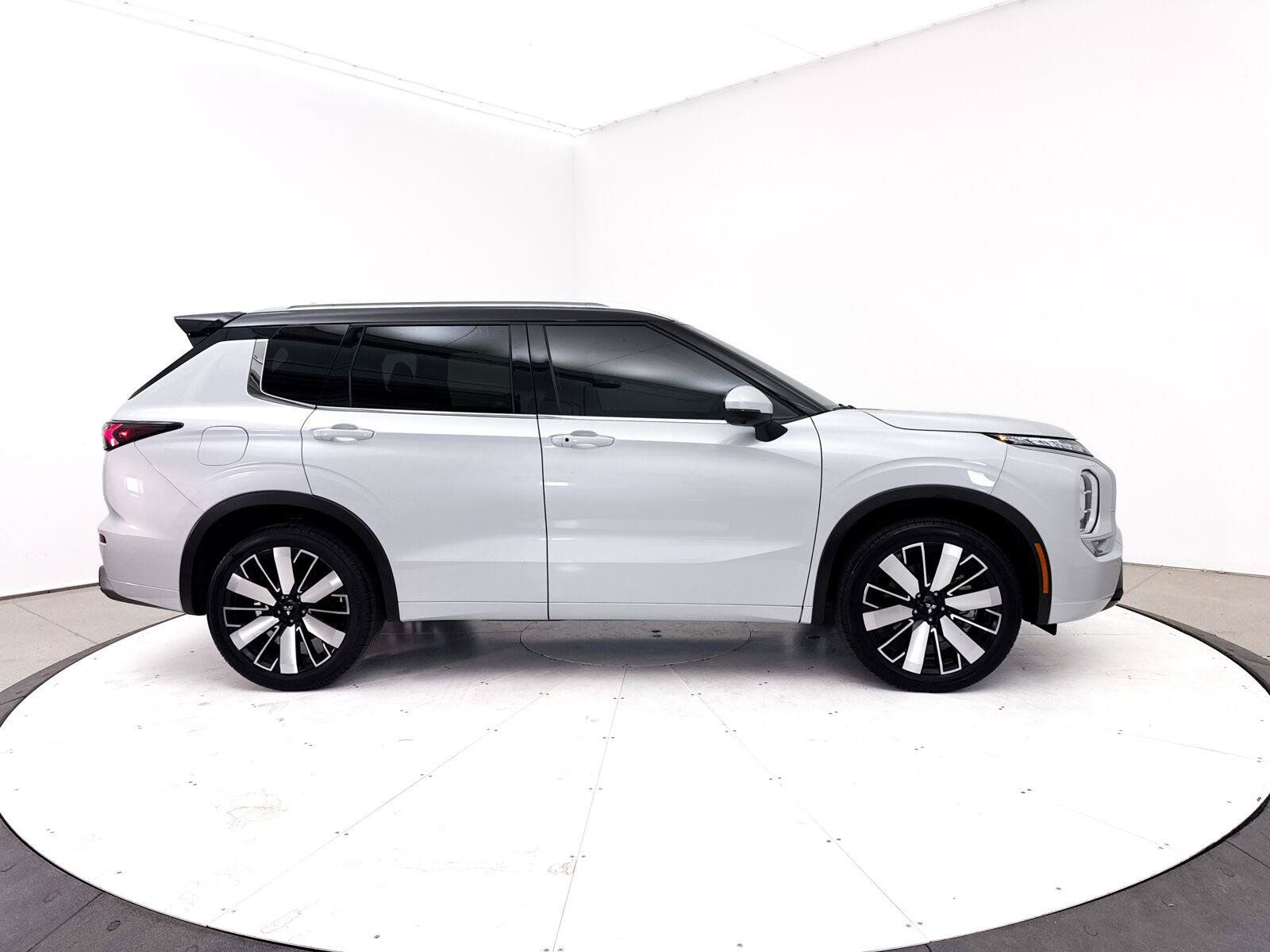 Used 2025 Mitsubishi Outlander SEL FWD image 43
