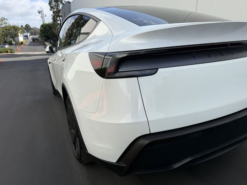 Used 2026 Tesla Model Y Long Range RWD image 10