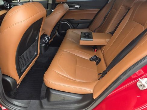 Used 2018 Alfa Romeo Giulia AWD image 17