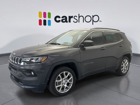 Used 2024 Jeep Compass Latitude AWD/4WD image 1