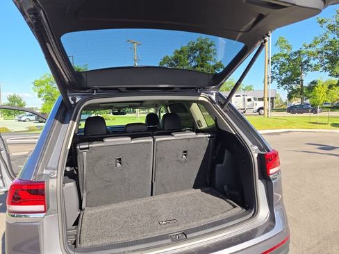 Used 2023 Volkswagen Atlas SE w/ Panoramic Sunroof Package FWD image 31