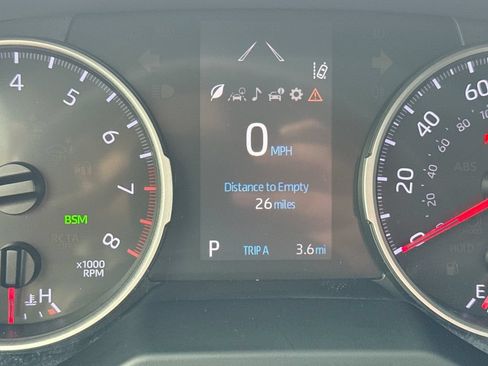 Used 2019 Toyota RAV4 XLE w/ Convenience Package FWD image 10