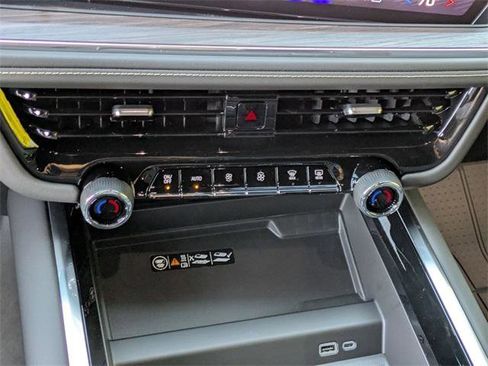 New 2026 Chevrolet Suburban Premier image 23