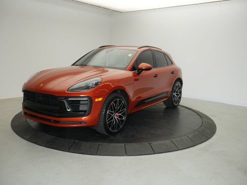 Certified 2023 Porsche Macan S AWD/4WD image 1
