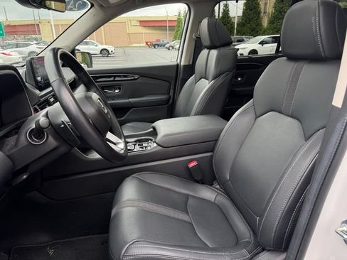 Used 2024 Honda Pilot Touring image 6