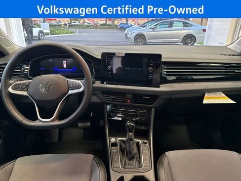 Certified 2025 Volkswagen Jetta SE w/ Sunroof Package image 16