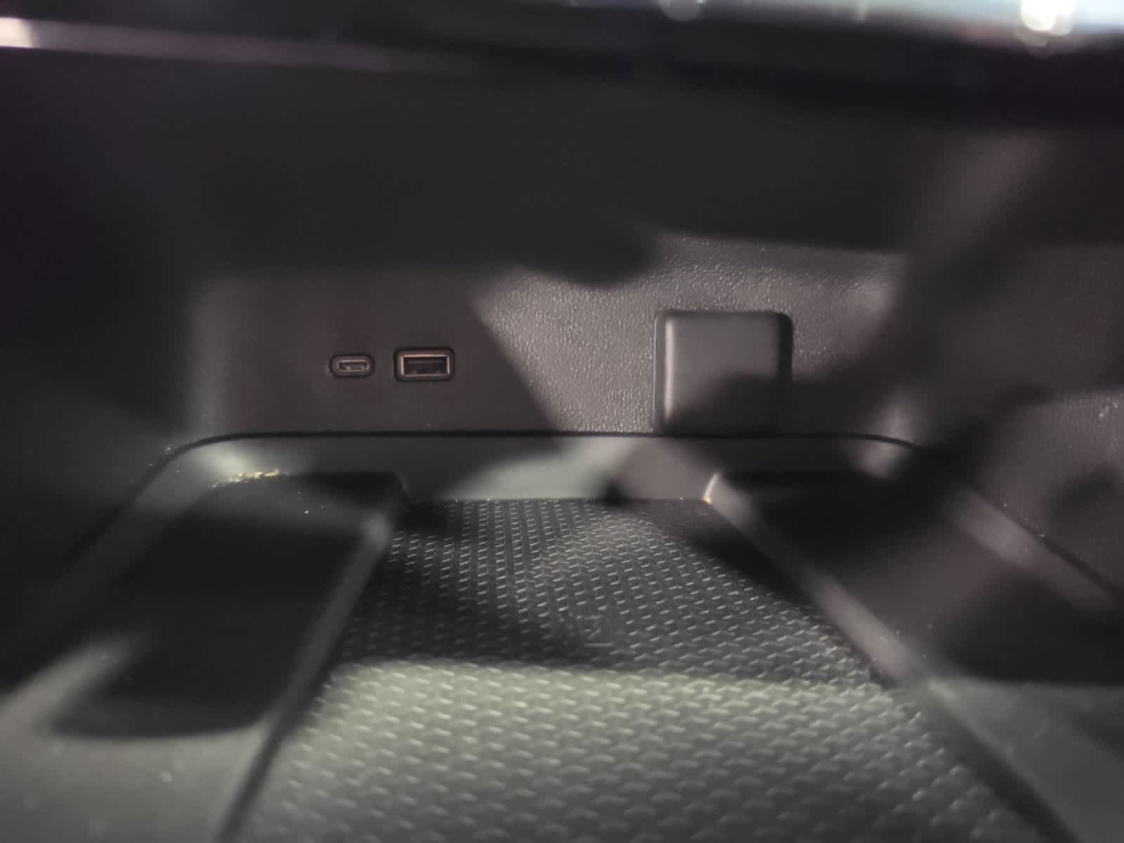 Used 2024 Chevrolet Traverse LT w/ LPO, Floor Liner Package FWD image 21