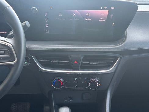 Used 2025 Buick Encore GX Preferred FWD image 3