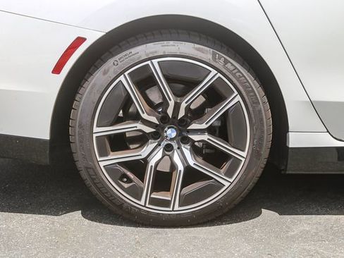 Used 2025 BMW 740i xDrive AWD/4WD image 12