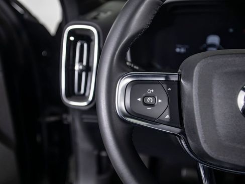 Used 2023 Volvo XC40 Recharge Ultimate image 36