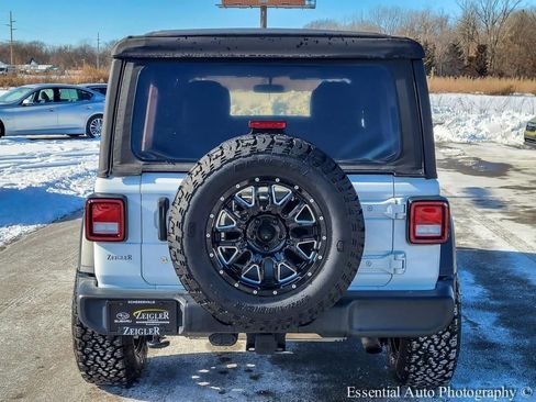 Used 2018 Jeep Wrangler Unlimited Sport image 5