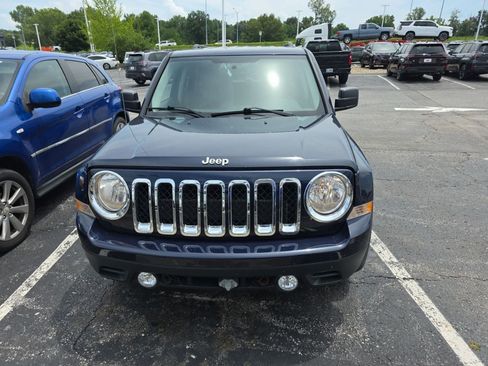 Used 2016 Jeep Patriot Sport w/ Power Value Group FWD image 3