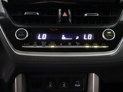 Used 2023 Toyota Corolla Cross XLE w/ Convenience Package FWD image 20