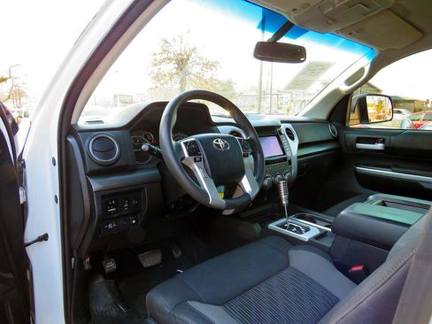 Used 2014 Toyota Tundra SR5 w/ SR5 Upgrade Package AWD/4WD image 8