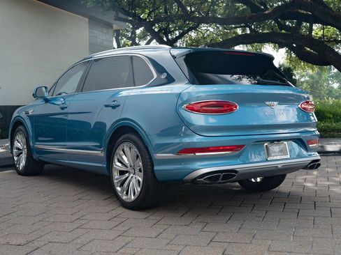 Used 2025 Bentley Bentayga Extended Wheelbase AWD/4WD image 16