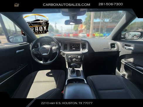 Used 2019 Dodge Charger SXT RWD image 9