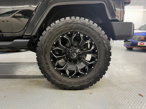 Used 2018 Jeep Wrangler Unlimited Sahara w/ Connectivity Group image 15