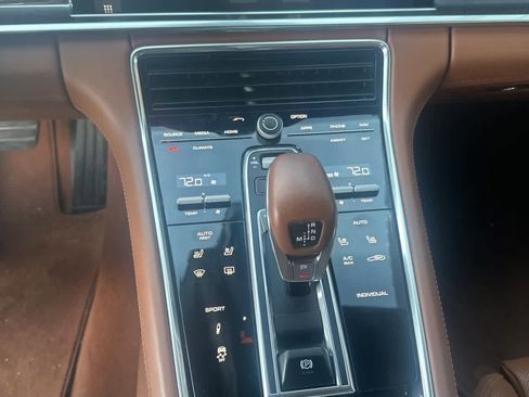Used 2019 Porsche Panamera 4 image 20