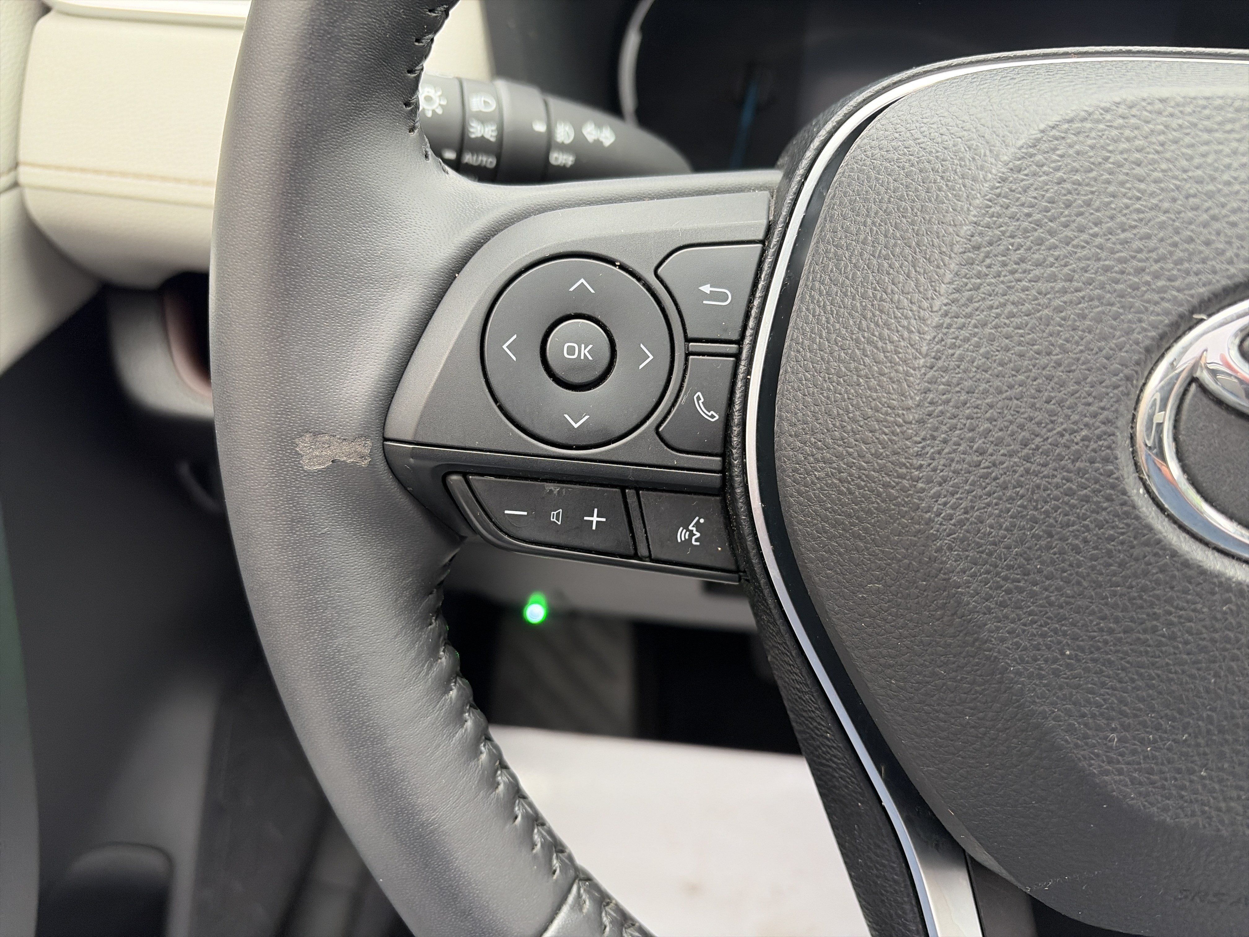 Used 2019 Toyota RAV4 Limited w/ Carpet Mat Package AWD/4WD image 18