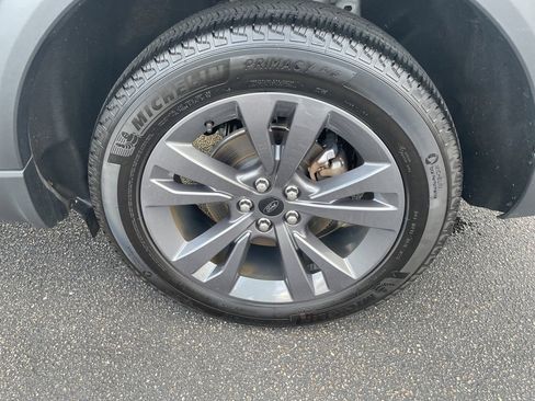 Used 2023 Ford Explorer XLT w/ Equipment Group 202A image 4