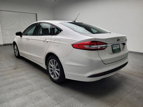 Used 2017 Ford Fusion SE w/ Fusion SE Technology Package FWD image 3