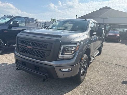 Used 2021 Nissan Titan PRO-4X w/ Pro-4x Convenience Package AWD/4WD image 14