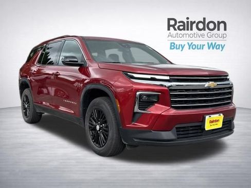 Used 2025 Chevrolet Traverse LT AWD/4WD image 1