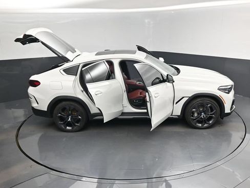 Used 2022 BMW X6 xDrive40i AWD/4WD image 18