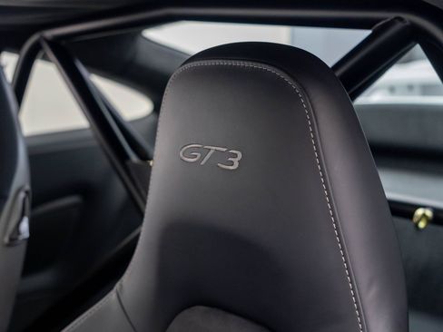 Certified 2015 Porsche 911 GT3 w/ Sound Package Plus RWD image 19