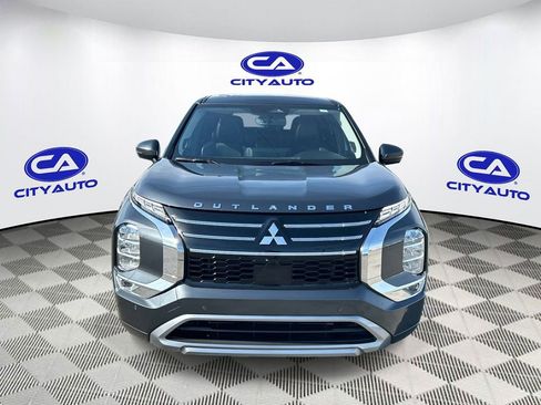 Used 2025 Mitsubishi Outlander SE image 10