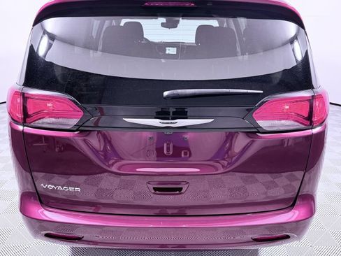 Used 2023 Chrysler Voyager LX FWD image 4