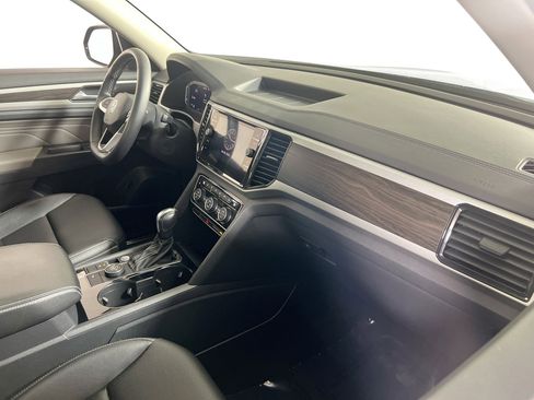 Used 2023 Volkswagen Atlas SE image 28