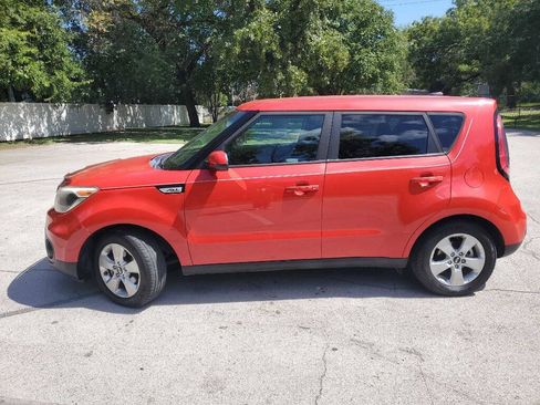 Used 2019 Kia Soul FWD image 3