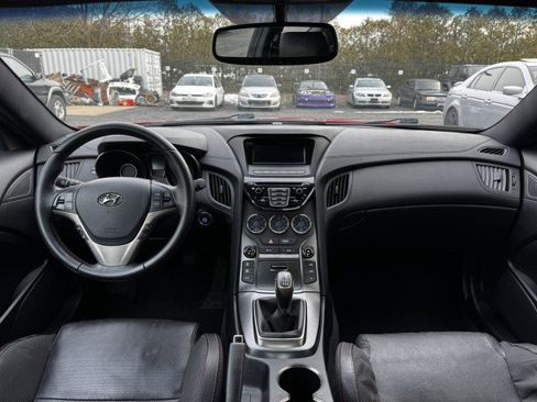 Used 2016 Hyundai Genesis Coupe 3.8 image 26
