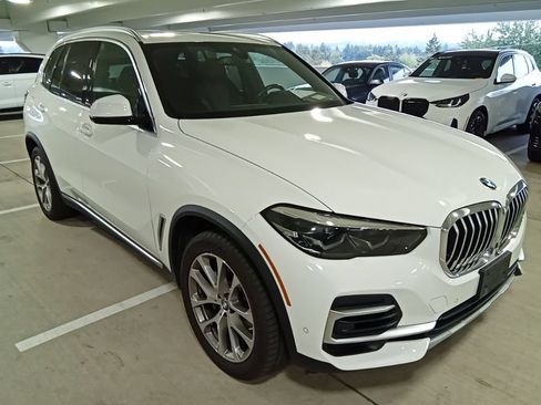 Used 2022 BMW X5 xDrive40i w/ Premium Package AWD/4WD image 3